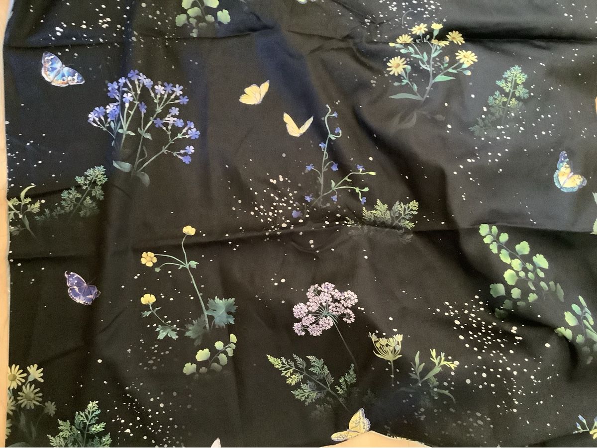 Stoffe: SCHLOSSBERG SATIN ROYAL – Neu und originalverpackt aus Winterthur von 1Wanda