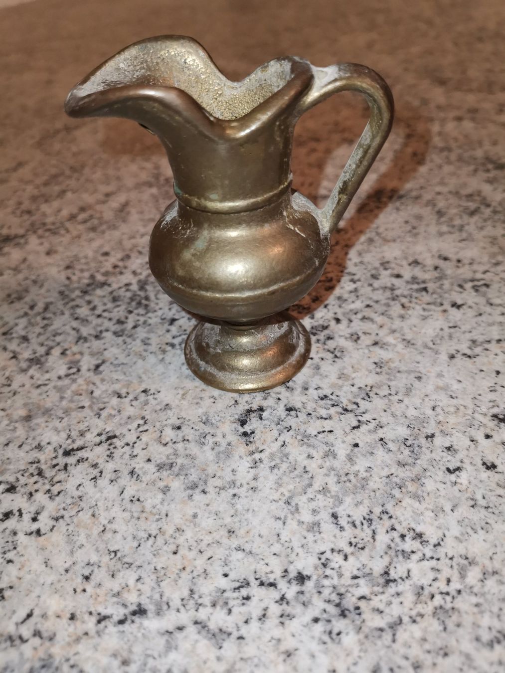 Caraffe: VINTAGE MINIATUR MESSING - KRUG – Usato da basel venduto da lupettone