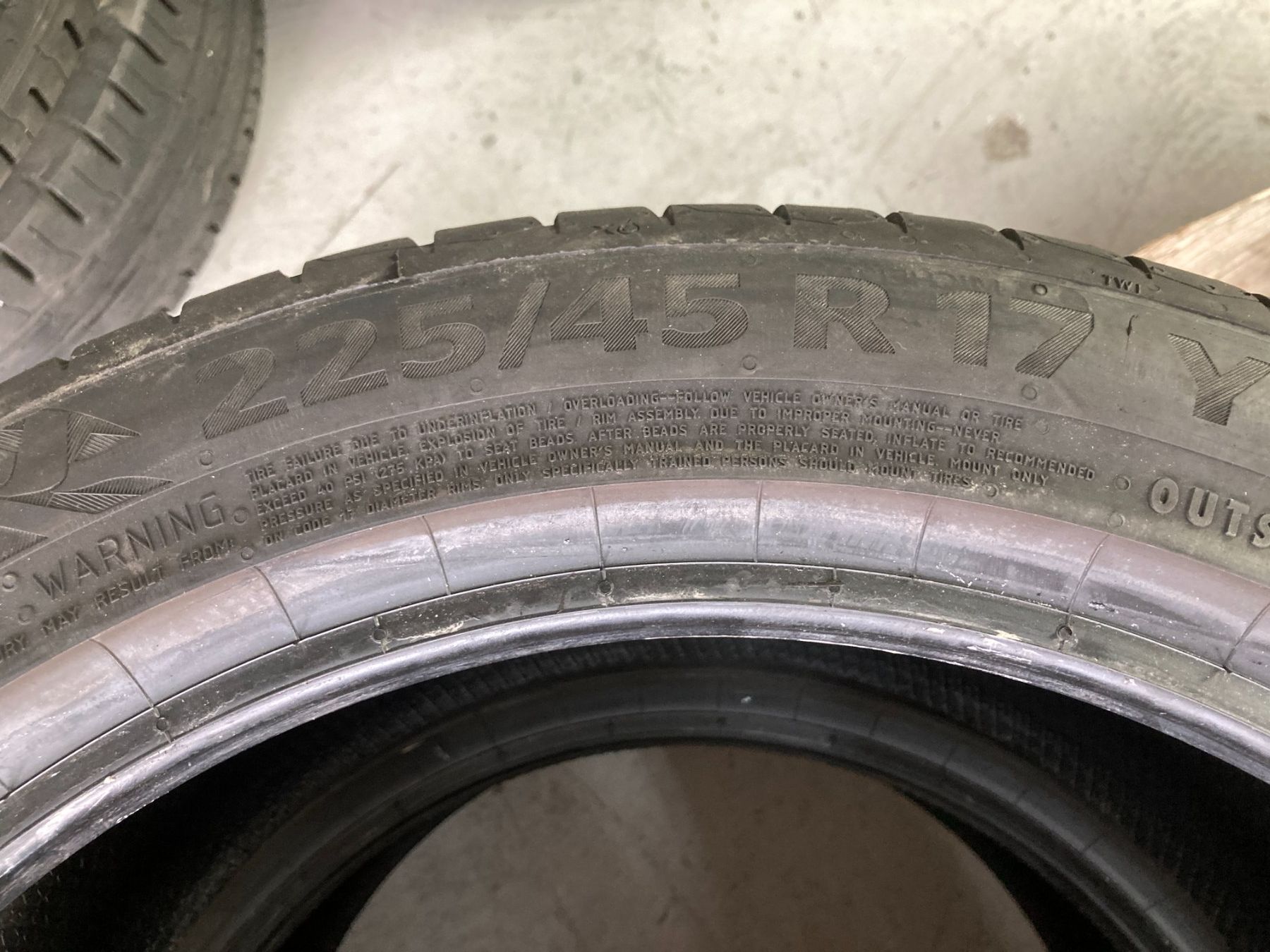 Continental Pneus & Kompletträder: 225/45R17 Continental Sommerpneu – Gebraucht aus Cham von Cham6332 4
