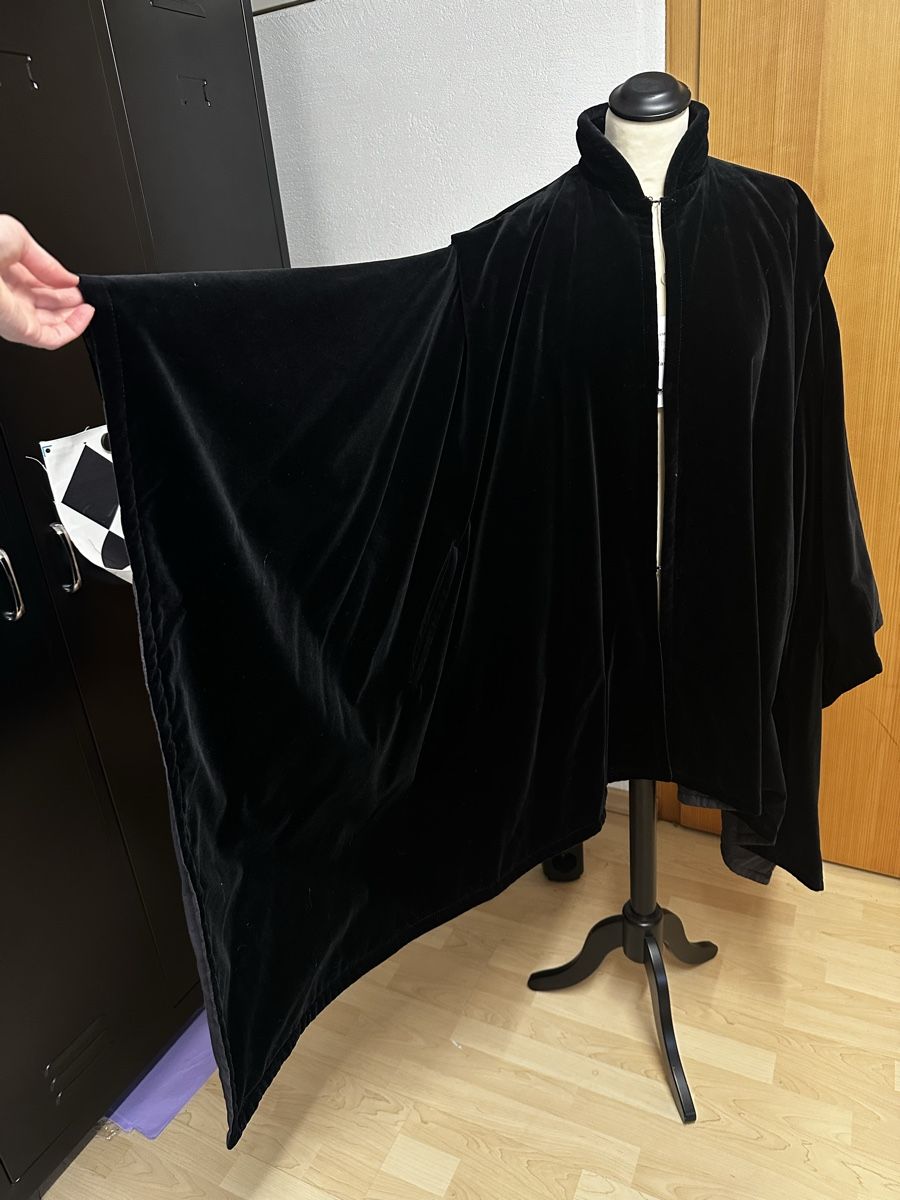 Armani Altro in Moda donna: Giorgio Armani Vintage Cape Samt – Usato da Chur venduto da LH1889 1