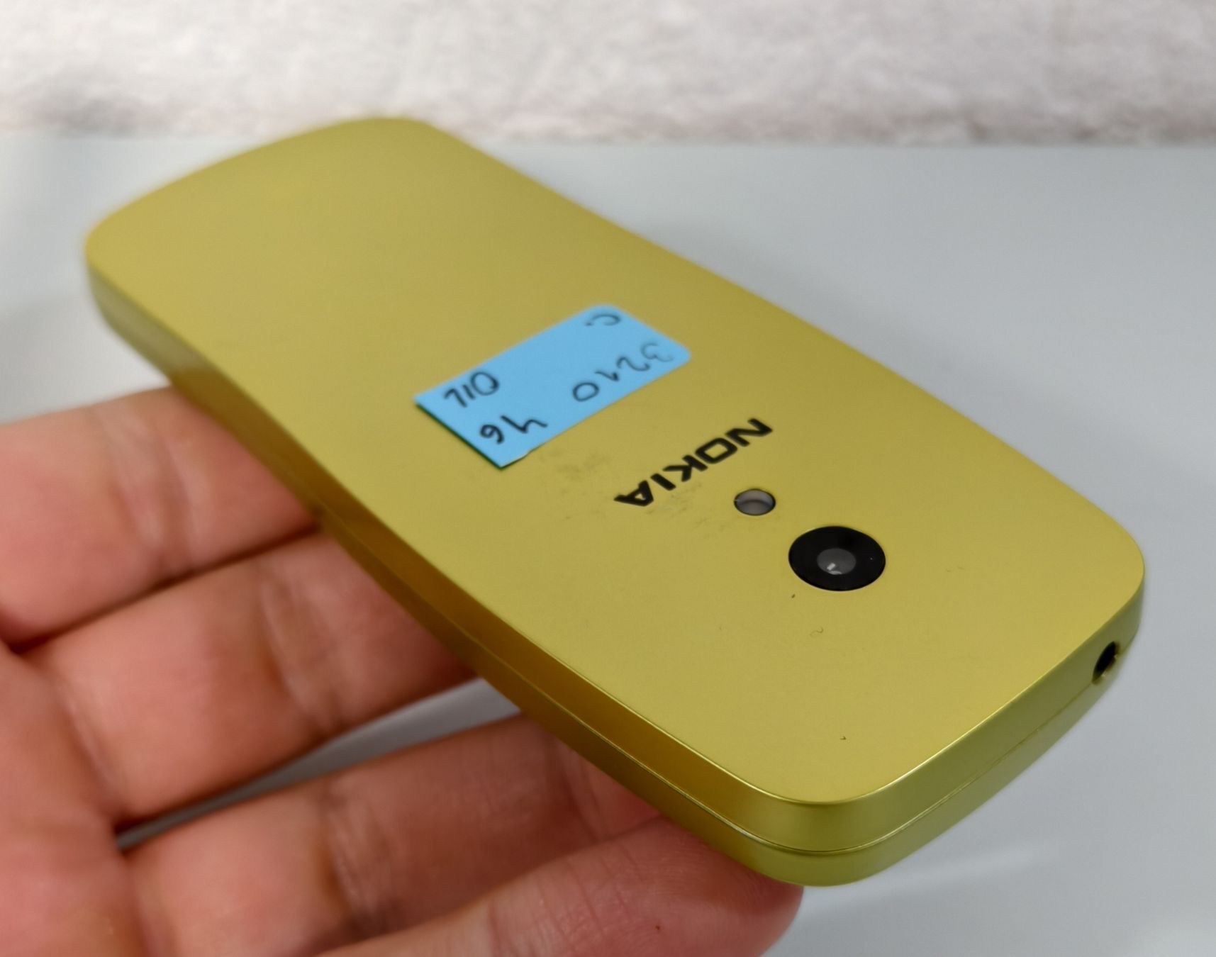 Nokia Telefoni cellulari / Smartphones: Nokia 3210 4G Gelb – Usato da Ehrendingen venduto da Rocky985 3