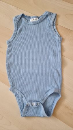 Ärmelloser body gr62/68 impidimpi