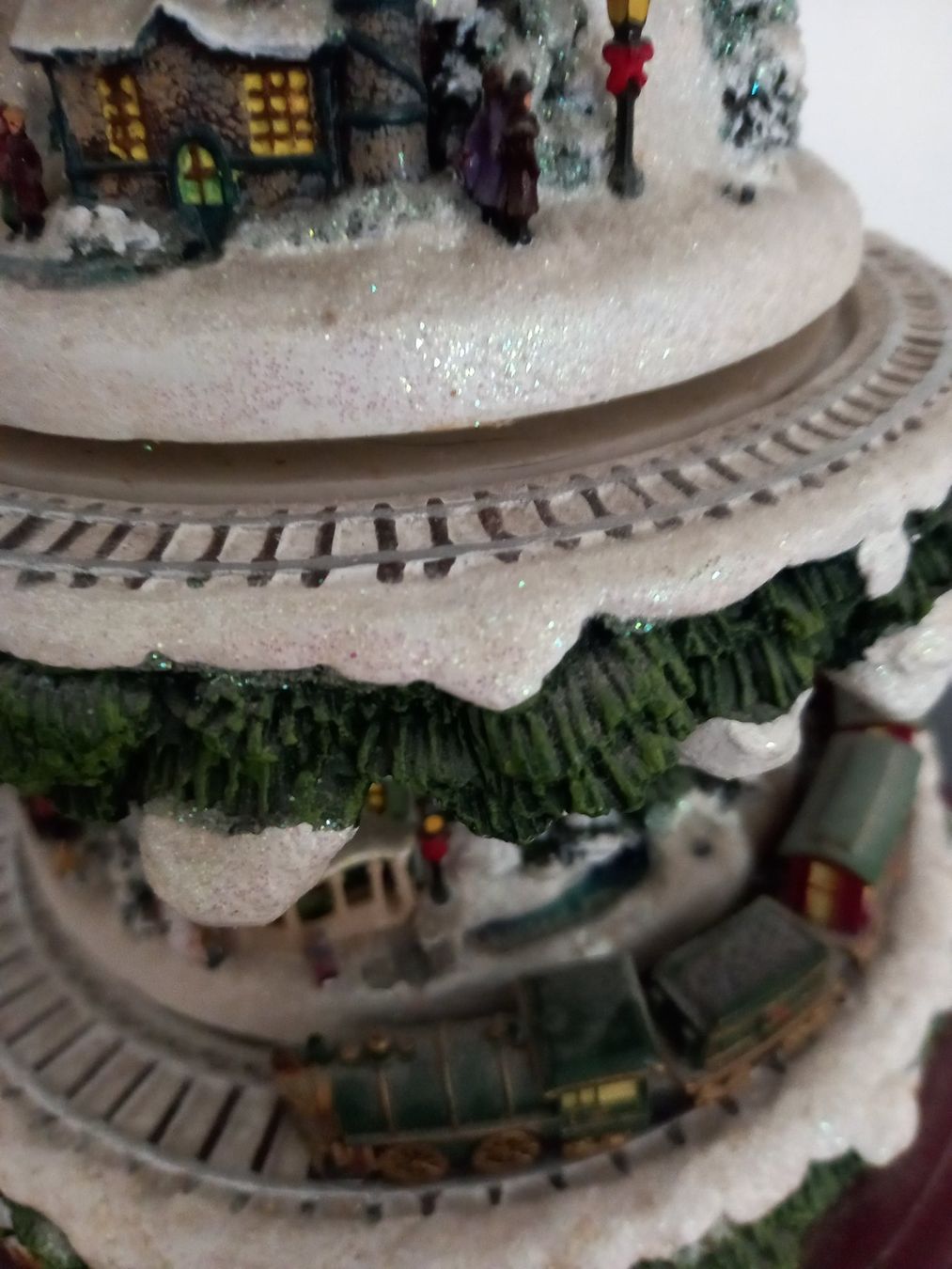Tutte le decorazioni: Sapin de Noël musical Thomas Kinkade – Usato da St-Sulpice VD venduto da asc_5twt 5