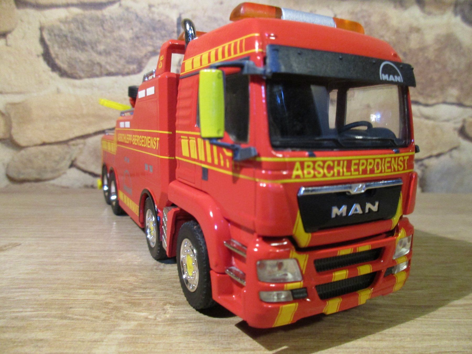 Conrad Kit di modellismo & Modellini statici: Conrad  1:50   MAN Abschleppwagen – Usato da Ennetmoos venduto da Truckdiver 7