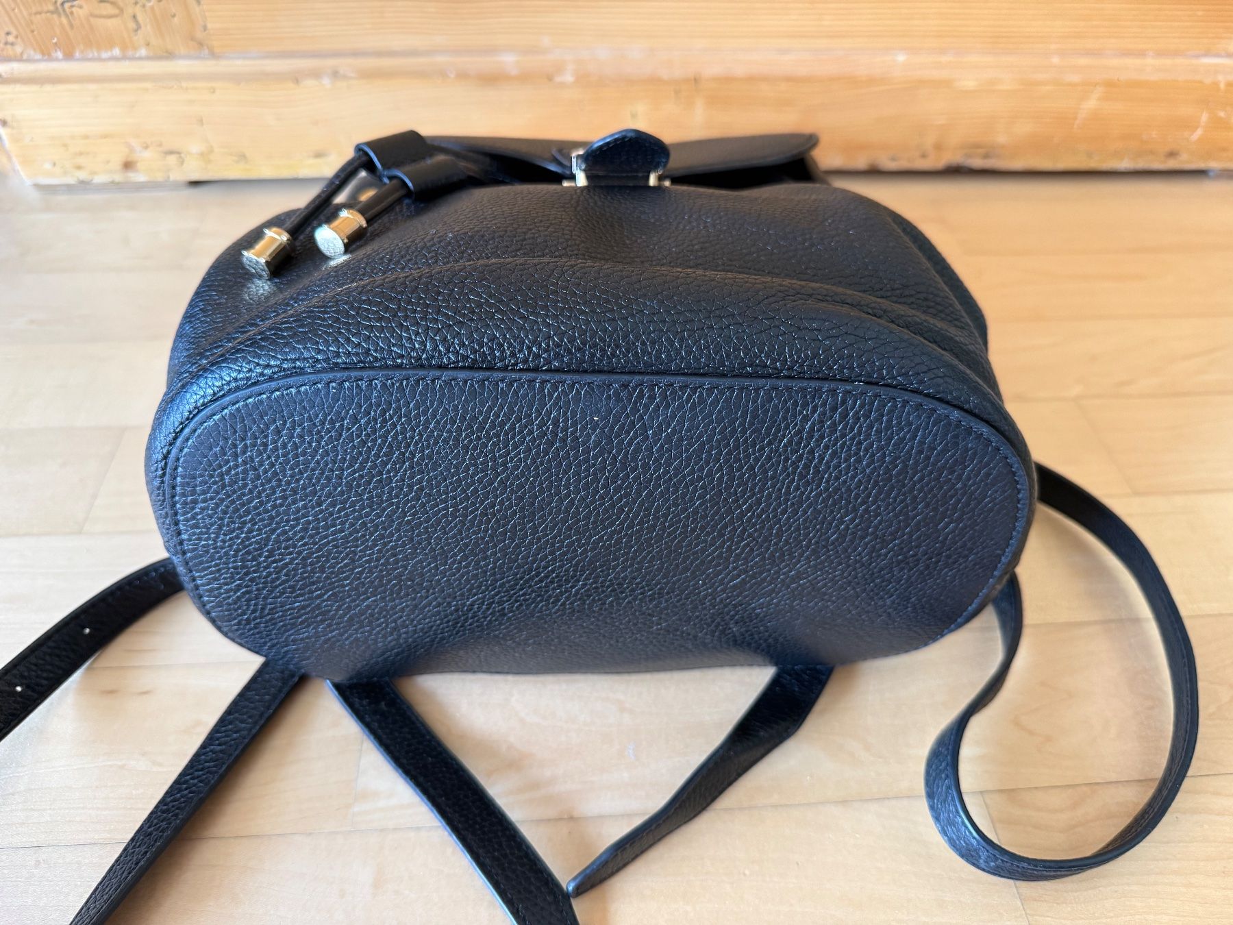 Michael Kors Zaini: Michael Kors Leder Rucksack schwarz – Usato da Uster venduto da Schangnau87 4