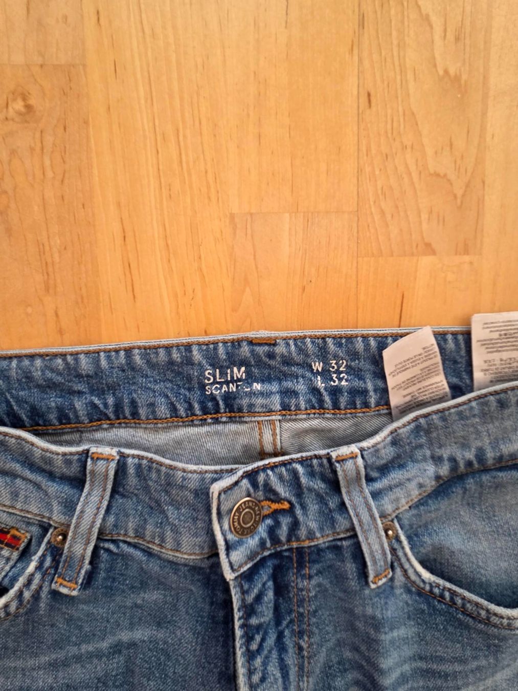 Tommy Hilfiger Jeans: Tommy Jeans Slim Scanton – Usato da Brügg BE venduto da Paesi1919 1