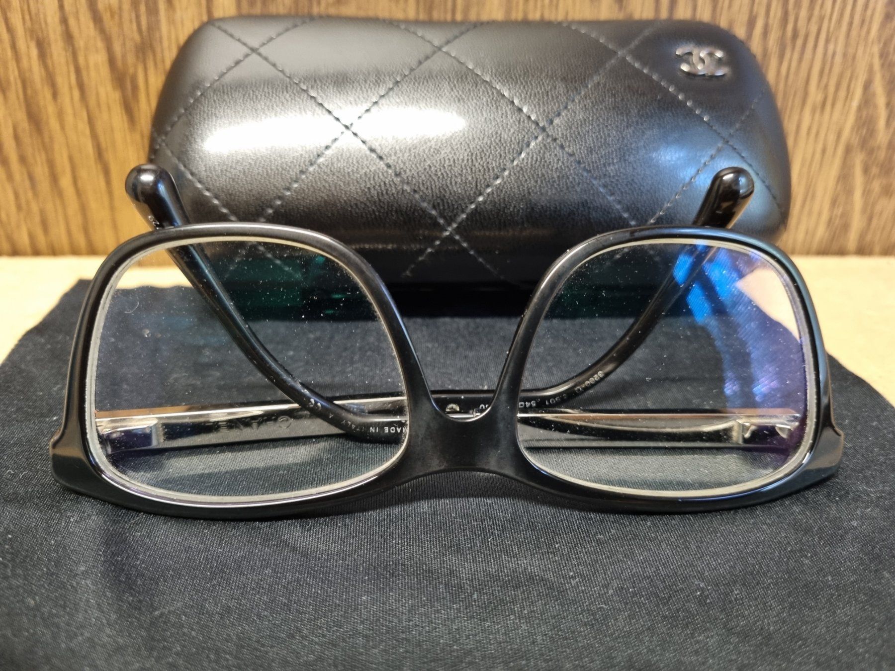 Chanel Occhiali & Lenti: Chanel Brille mit Etui Schwarz – Usato da Schaffhausen venduto da Leveron13 1