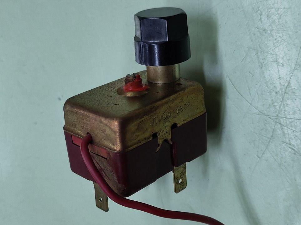 Messen: Thermostat de sécurité / Sicherheitsthermostat – Gebraucht aus Develier von Loricaire0 1