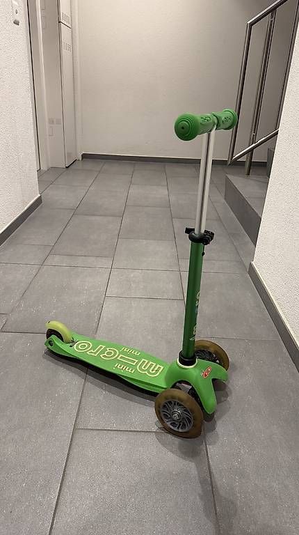 Kickboard: Micro Mini Deluxe Magic grün trotti – Usato da Rüschlikon venduto da ttchan