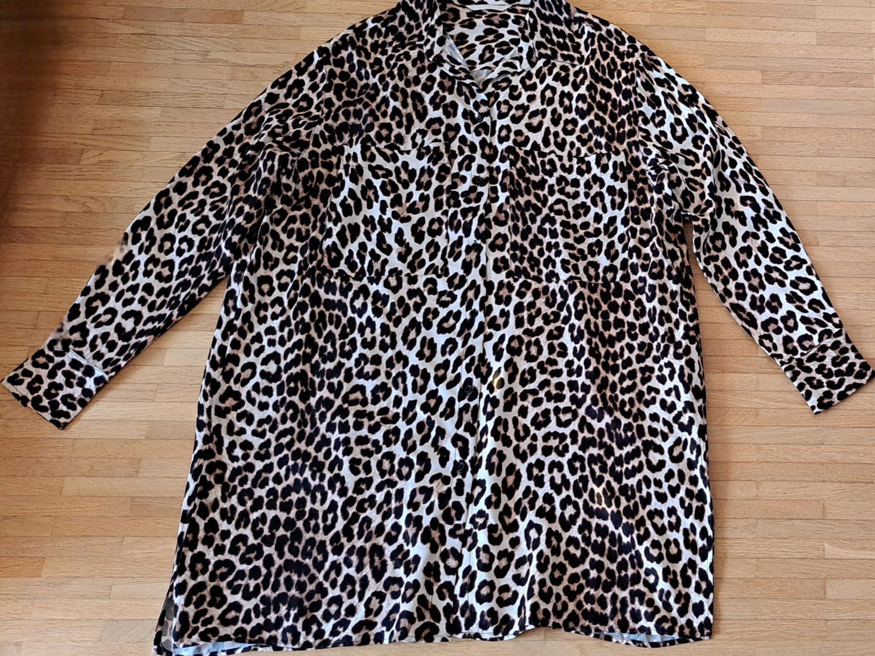 Vestiti: Robe à imprimé léopard – Nuovo (secondo la descrizione) da Le Mont-sur-Lausanne venduto da olatiu