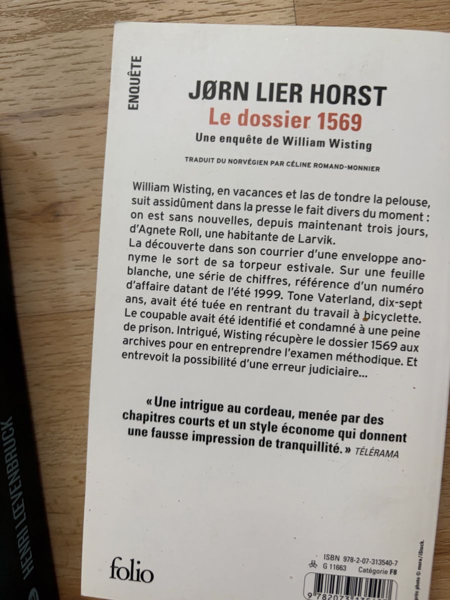 Libri: Lot de 8 polars en français  – Usato da Crissier venduto da Nouchki76 4