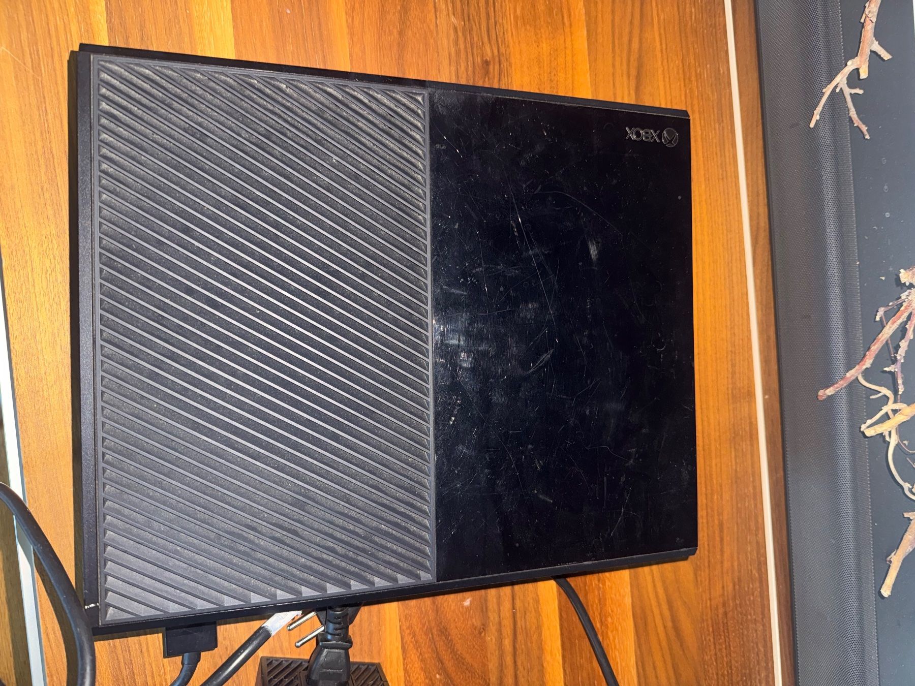 Microsoft Konsolen: Xbox One mit Netzteil ohne Controller – Gebraucht aus Zürich von SalernoElia 3