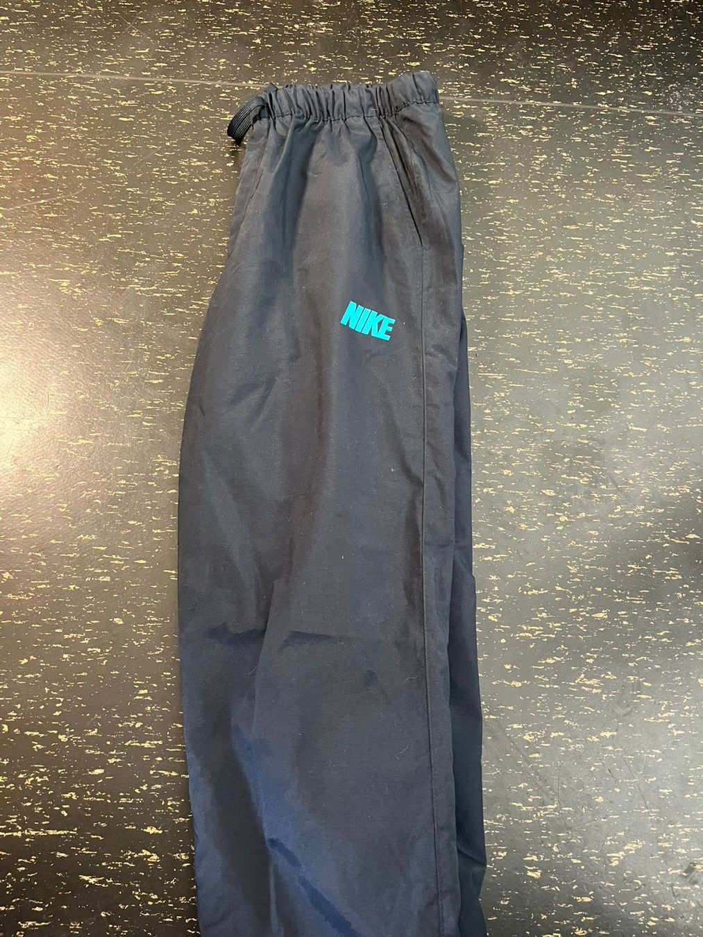 Nike Anzüge: Nike Traingsanzug – Gebraucht aus Basel von sos_kzg6 1