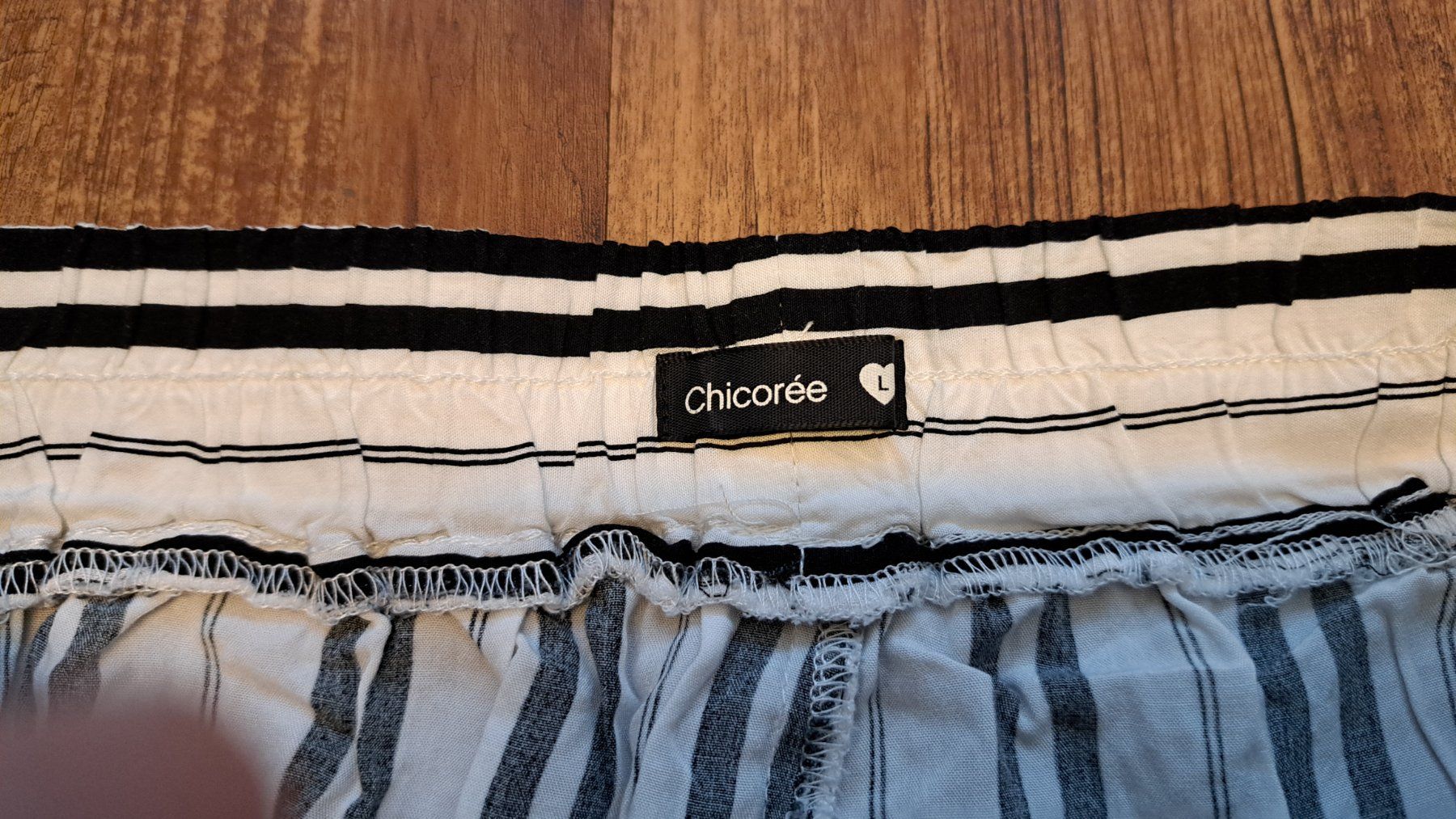 Pantaloni: Leichte Shorts von Chirorée / Gr. L – Usato da Luzern venduto da Salemanlu 2