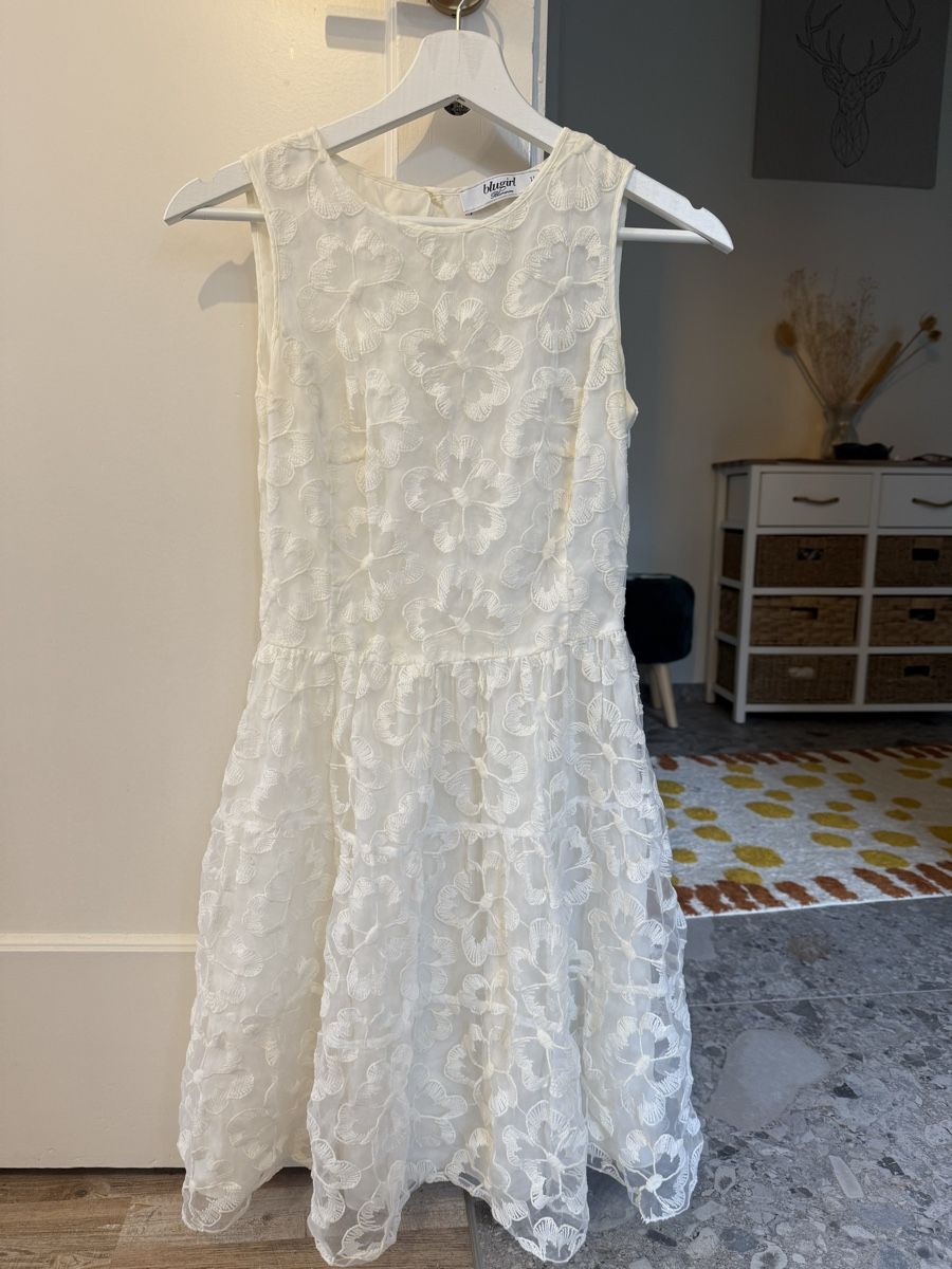 Blugirl Robes: Robe Blanche – D'occasion à Lausanne par mar_2lwm