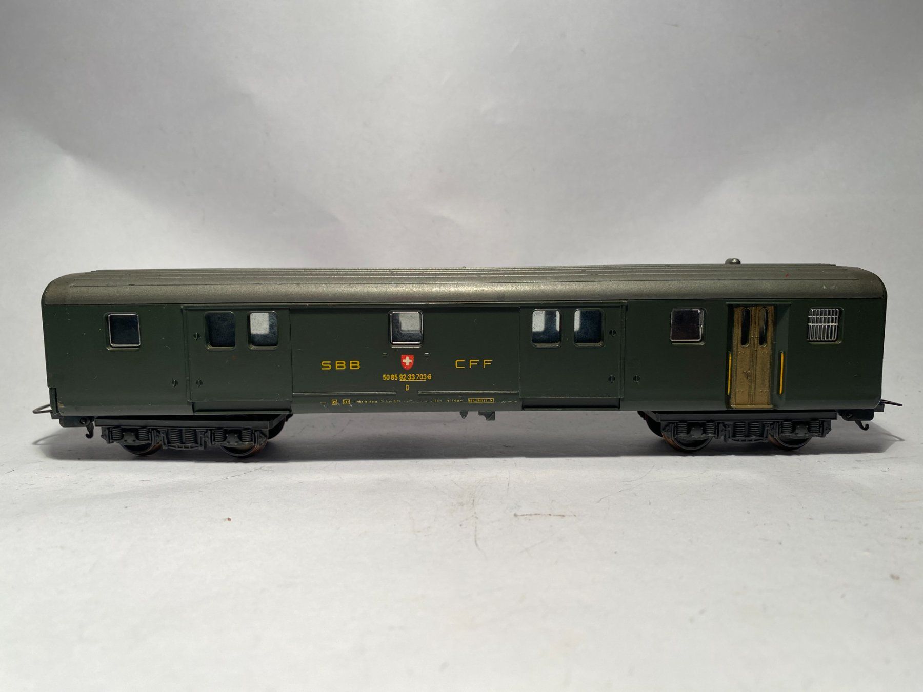 Lima Modelleisenbahnen: LIMA Gepäckwagen SBB grün, DC Achsen – Gebraucht aus Buchrain von Modellbahn11