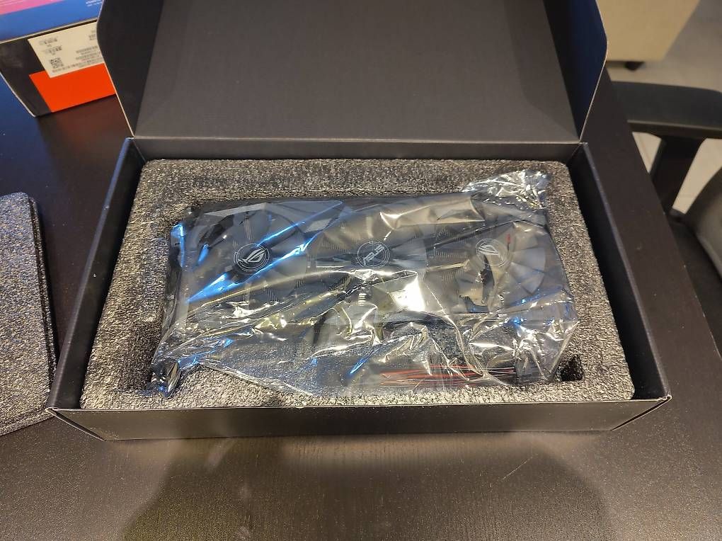 Asus Schede grafiche: ASUS Radeon RX Vega 64 8GB – Usato da Zürich venduto da JochemB 2