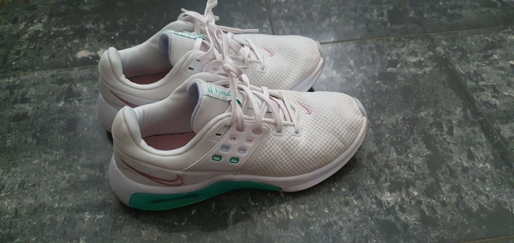 Nike Air Max Damen Sneaker Schuh Gr. 39 Acheter sur Ricardo