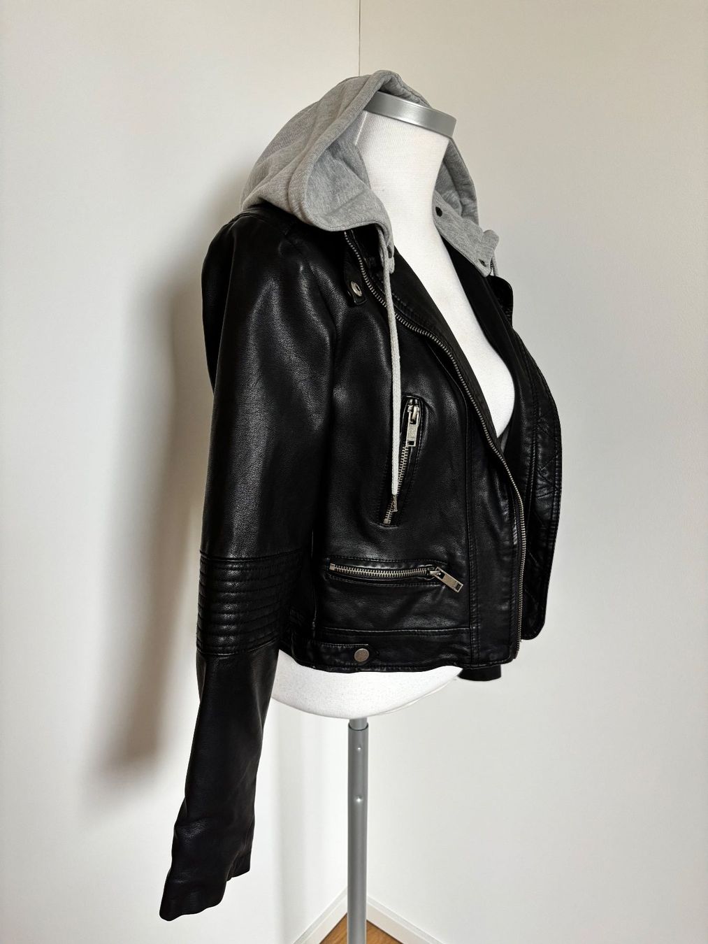 Giacche: Kunstlederjacke mit Kapuze – Usato da Neunkirch venduto da autoscooter57 1
