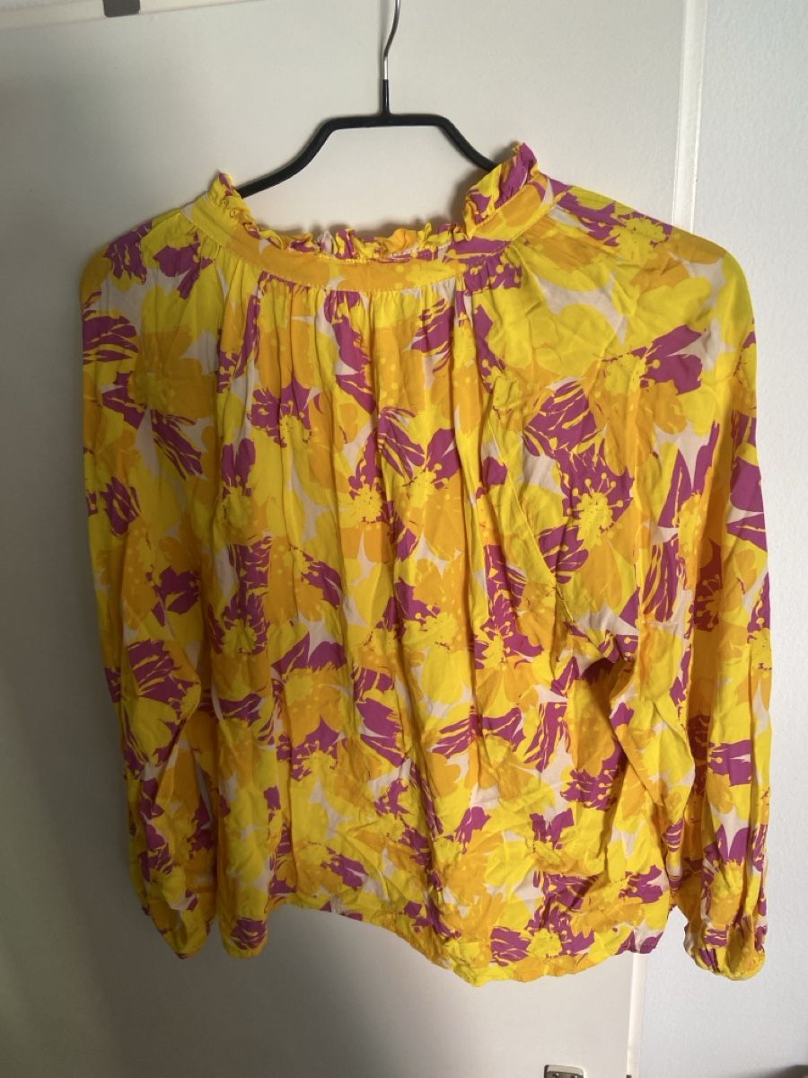 Camicette: Blouse jaune à fleurs TU bon état – Usato da Bouveret venduto da lescopinesdabords 1