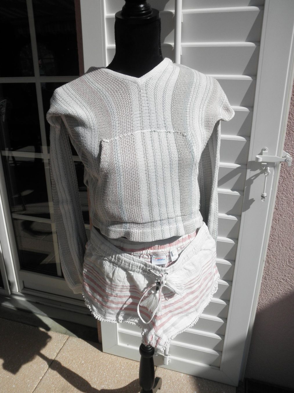 Lotti di vestiti: O' Neill Set Shorts und Kapuzenpulli – Usato da Buttwil venduto da Engelhaar