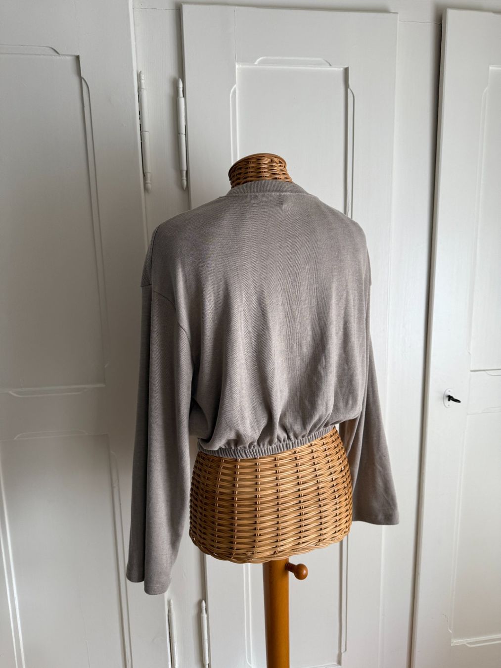 H&M Pulls & Sweat-shirts: Cropped Feinstrick Pullover beige XS – D'occasion à Zürich par Diazaio 2