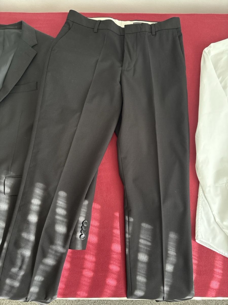 H&M Anzüge: H&M Anzug Gr. 44 / S – Gebraucht aus Herisau von sen_8w8b 4