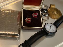 Lot de bijoux vintage: boutons de manchette, bague, pende...