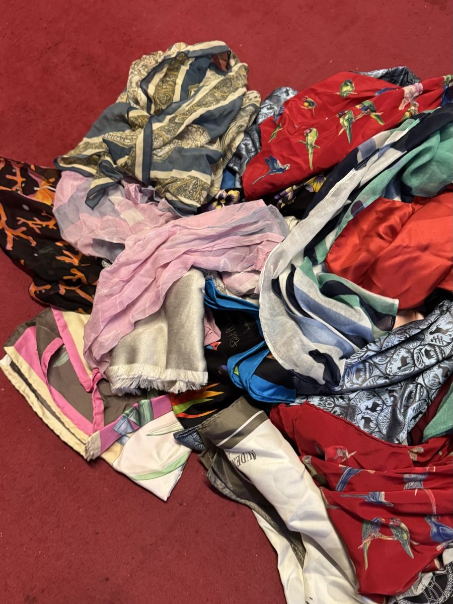 Lots de vêtements: Lot Stoffschals diverse  – D'occasion à Schlieren par Freundlich02 3
