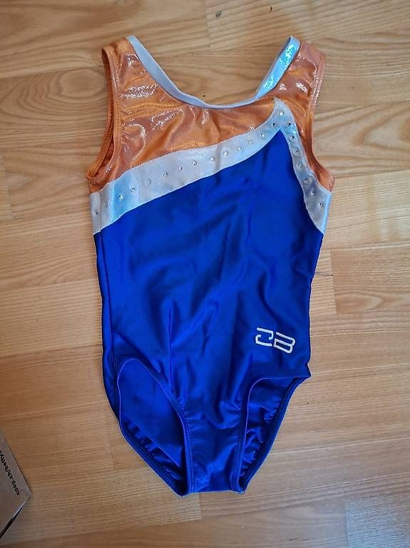 Scarpe, pantaloni & magliette da ginnastica: Turndress 116/128 – Usato da Illnau venduto da eberha1 1