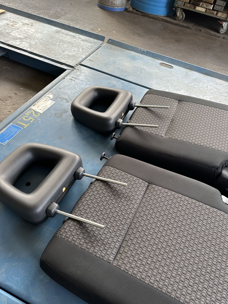 Suzuki Tutti pezzi di ricambio auto: Zweite Sitzreihe Suzuki Jimny – Usato da Trun venduto da TheTschaub 1