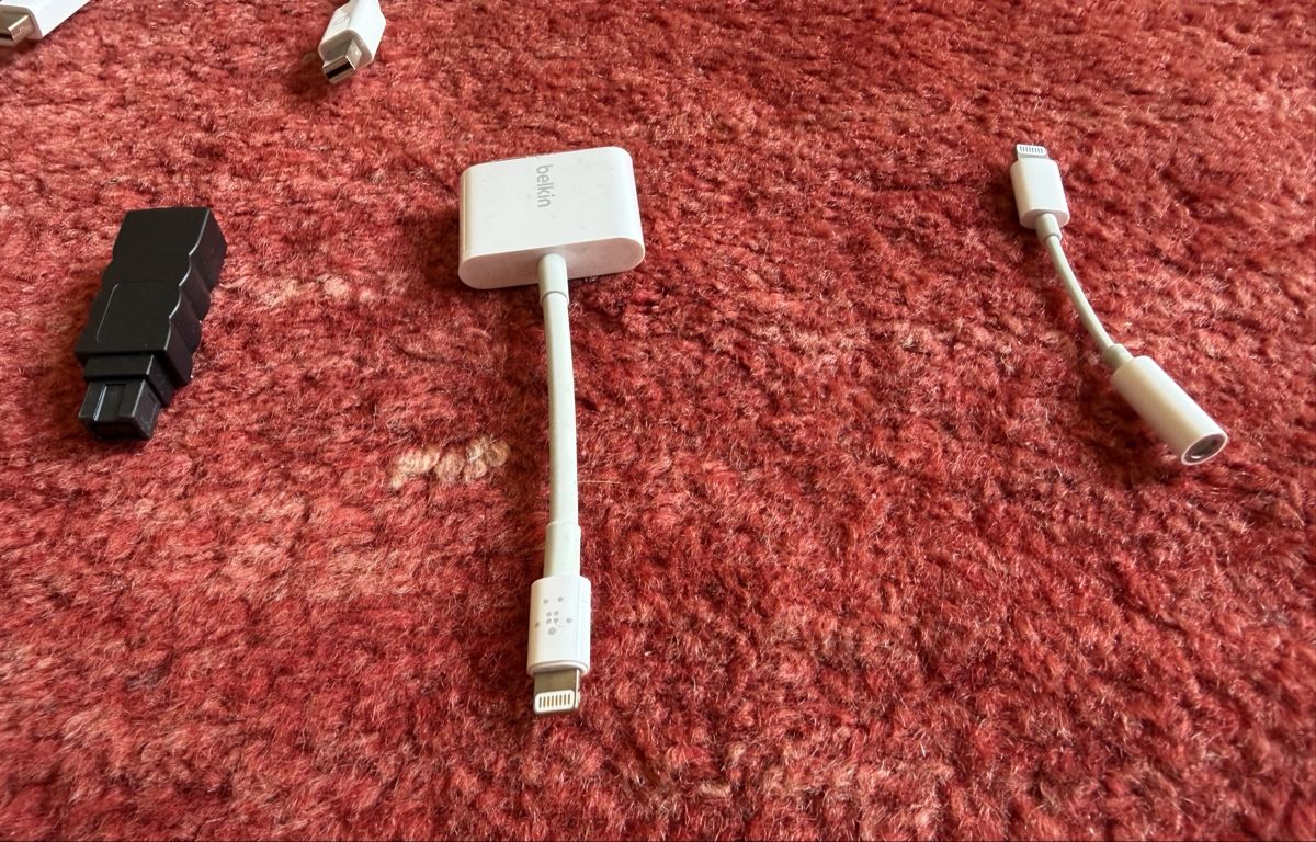 Apple Unità & Adattatore: Apple & Belkin Adapter für Mac, Fire Wire, Thunderbolt, HDMI – Usato da Biel/Bienne venduto da SirRolf 6