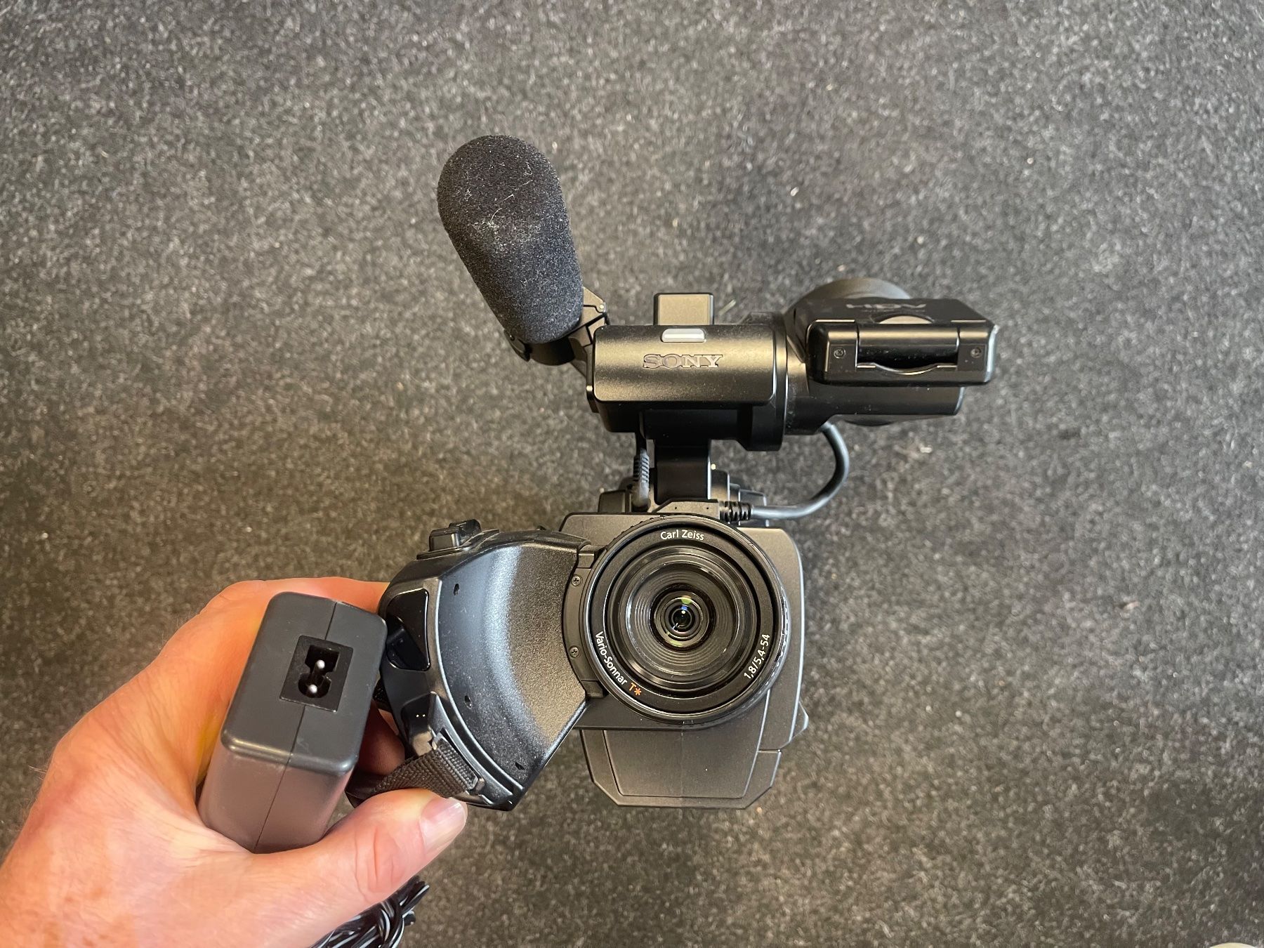 Treppiedi & Teste: Sony HVR HD1000E   Profi Schulter Comcorder  L.GRATIS – Usato da Thun venduto da usmlieferung 8