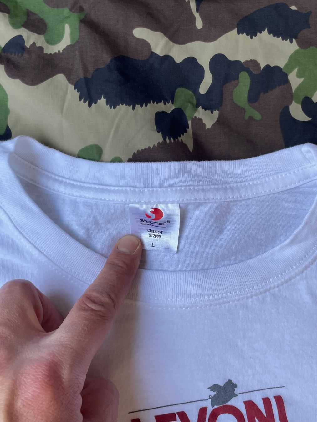 T-shirt: T-Shirt Levoni Salami Sz L – Usato da Zürich venduto da le_souk 3