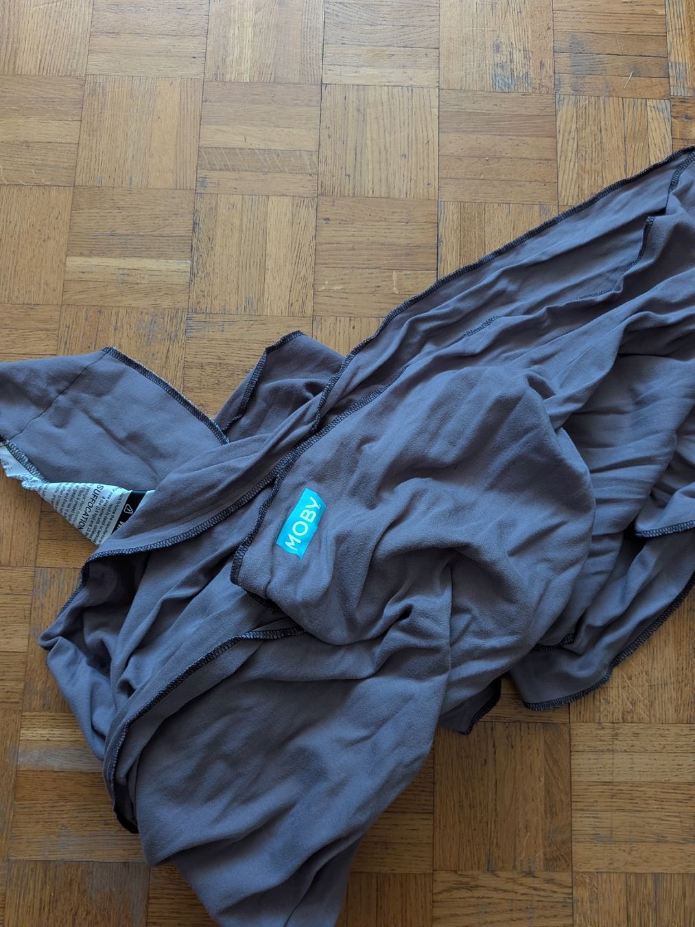 Moby Wrap Marsupi portabebè: Moby baby wrap écharpe de portage GRISE – Usato da Genève venduto da Loloana 1
