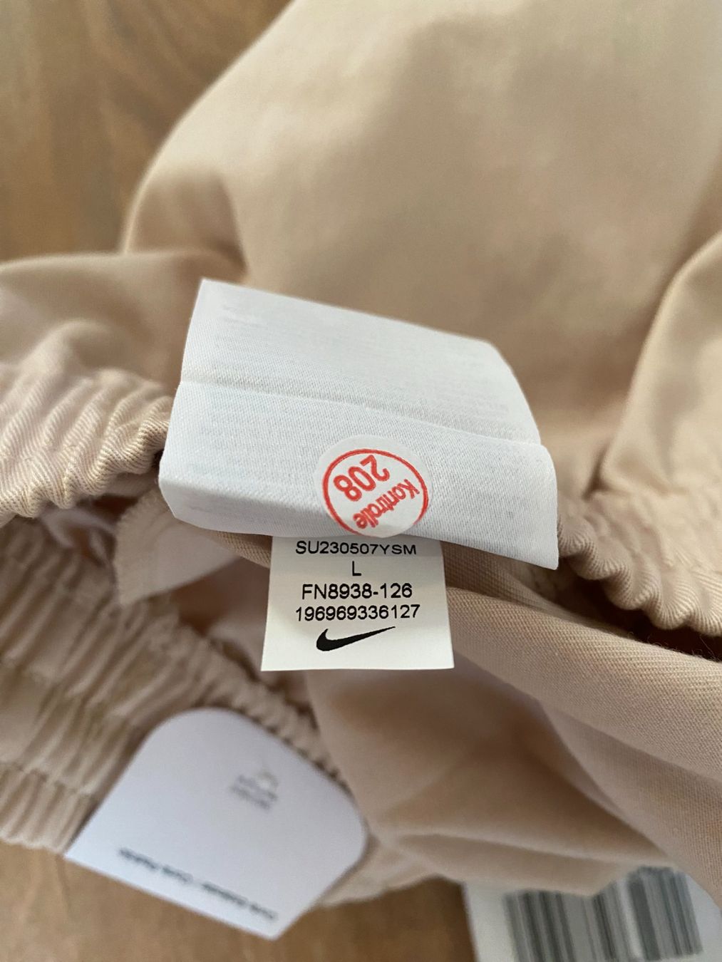 Nike Pantaloni: Short Nike neuf avec étiquette taille L – Nuovo e nell'imballaggio originale da Rossemaison venduto da Carduelis 5
