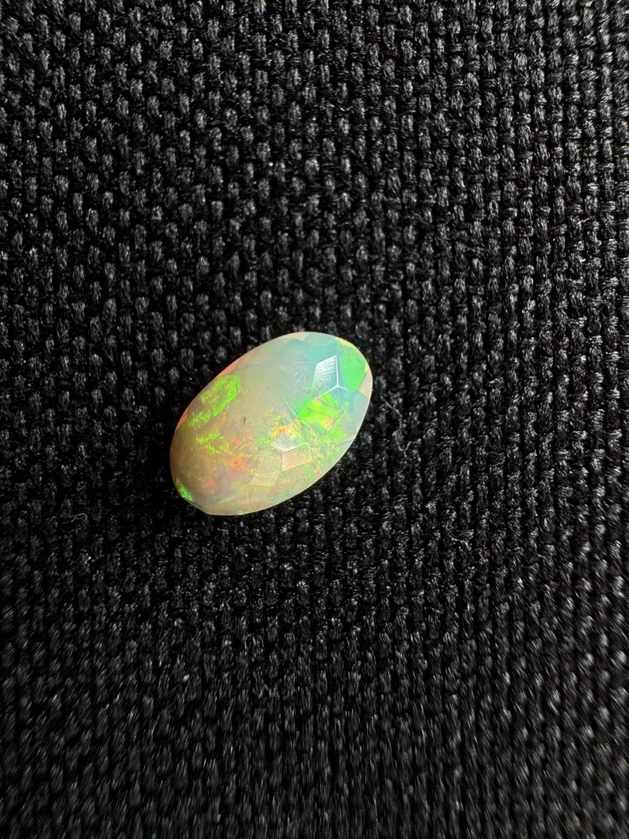 Pierres précieuses: Äthiopischer Opal 1.1ct – Neuf avec emballage d'origine à Wängi par Horus90 1