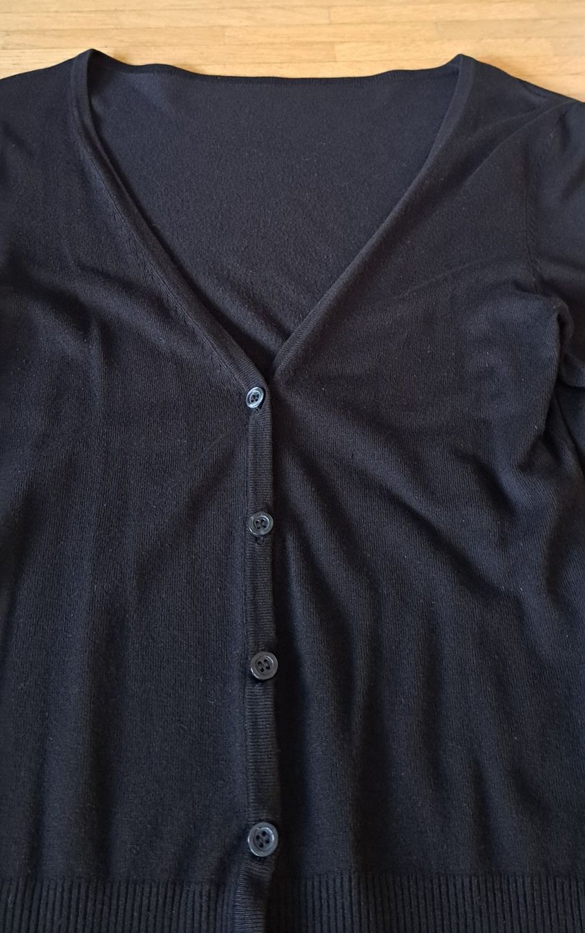 Gilet & Giacche senza maniche: Confortable gilet noir – Nuovo (secondo la descrizione) da Le Mont-sur-Lausanne venduto da olatiu 1
