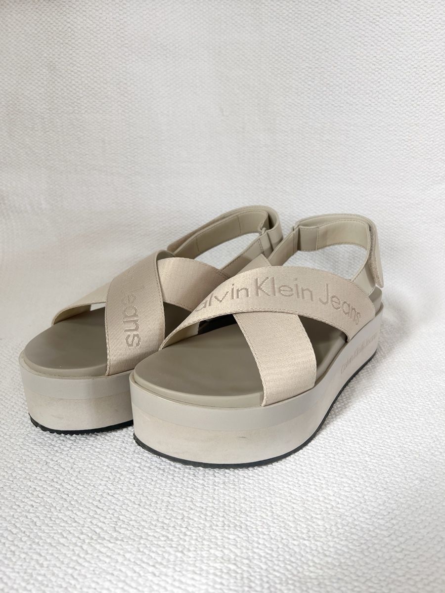 Calvin Klein Scarpe da donna: Calvin Klein Jeans flatform sandals  – Usato da St-Aubin FR venduto da claramathi