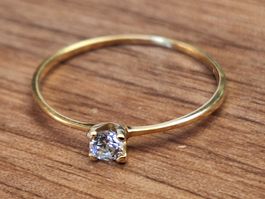 Solitär Ring Gelbgold 18K (punziert 750) Diamant 0.15 ct.