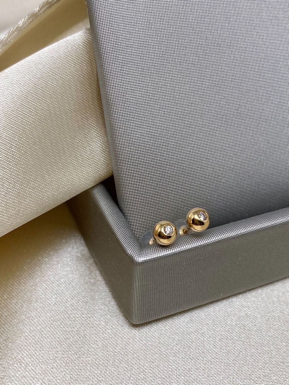 Ohrringe & -stecker: 18k Gelbgold Ohrstecker/ Diamanten – Neu und originalverpackt aus Sarnen von Yingsperlen1 1