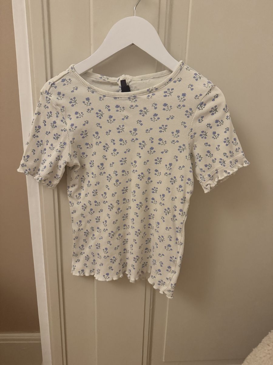 Blusen, T-Shirts & Tops: Sergent Major Flower T-Shirt – Gebraucht aus Genève von Stephanie.xx 1