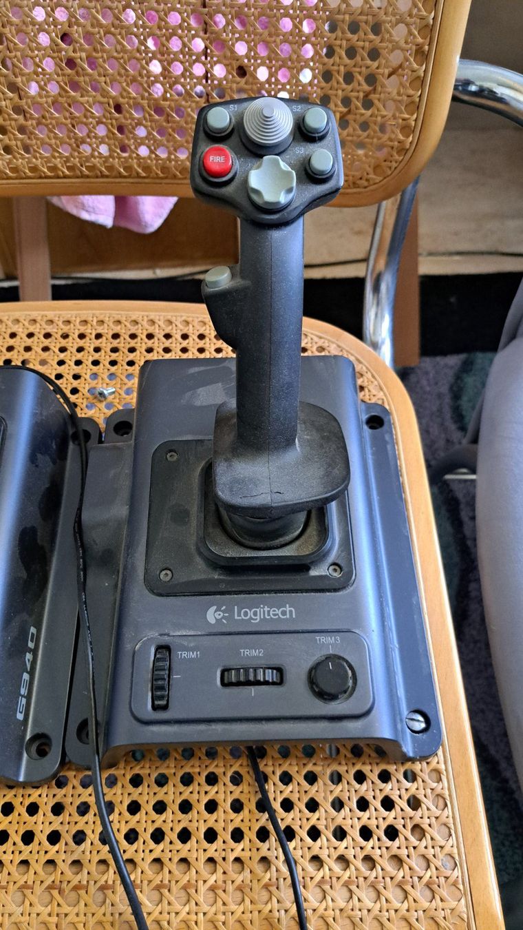 Systèmes de contrôle: Logitech Flugsimulator – D'occasion à Wikon par Ejeturs 3