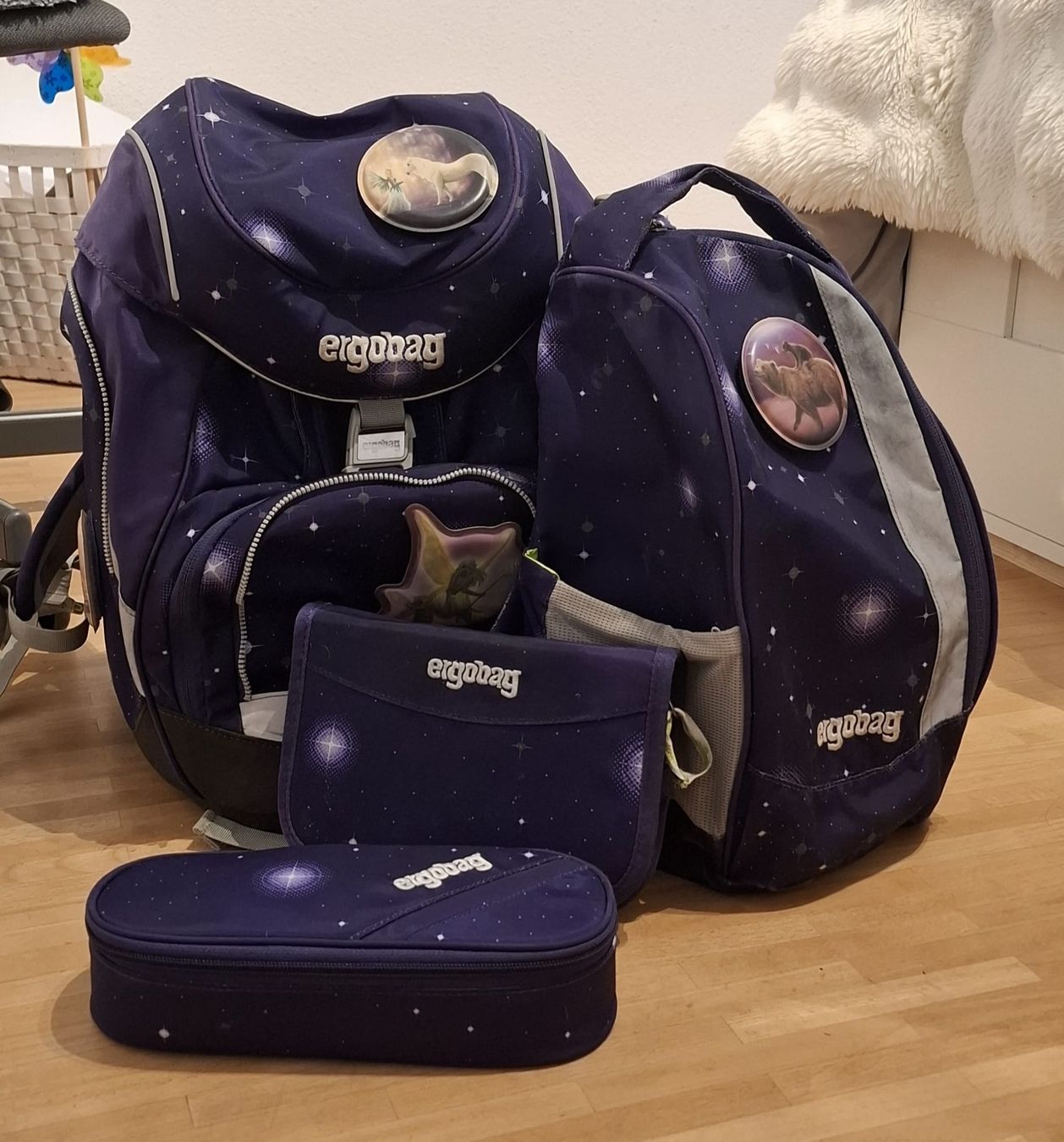 Ergobag Kindertaschen: Ergobag Schulranzen Set Sternenmuster – Gebraucht aus Eschlikon TG von yvharoha