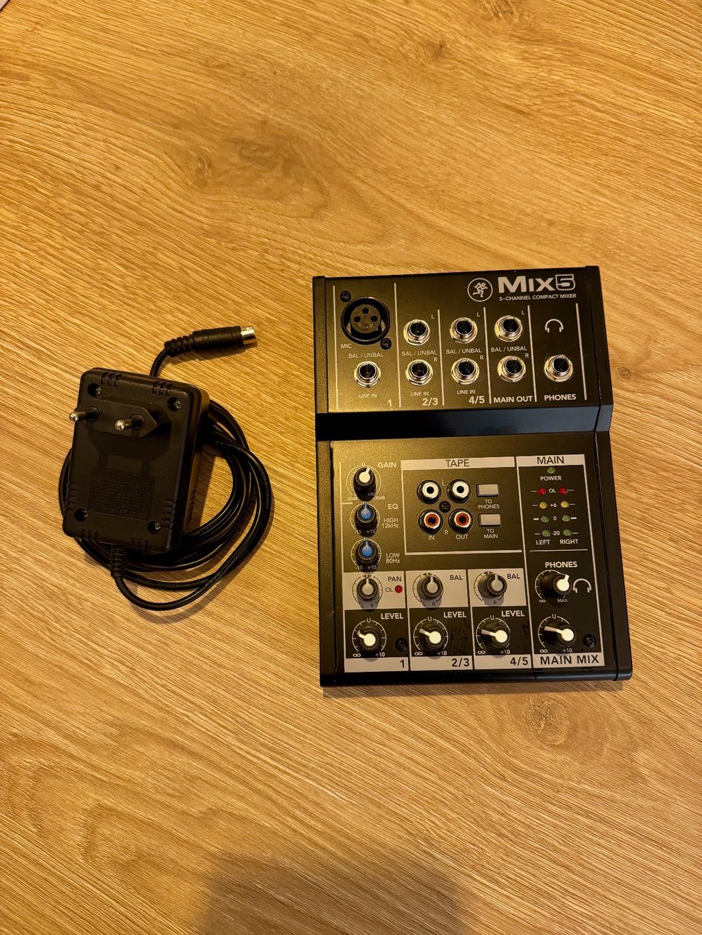 Console di mixaggio: Mackie Mix5 Mischpult – Usato da Zürich venduto da luk_smb7