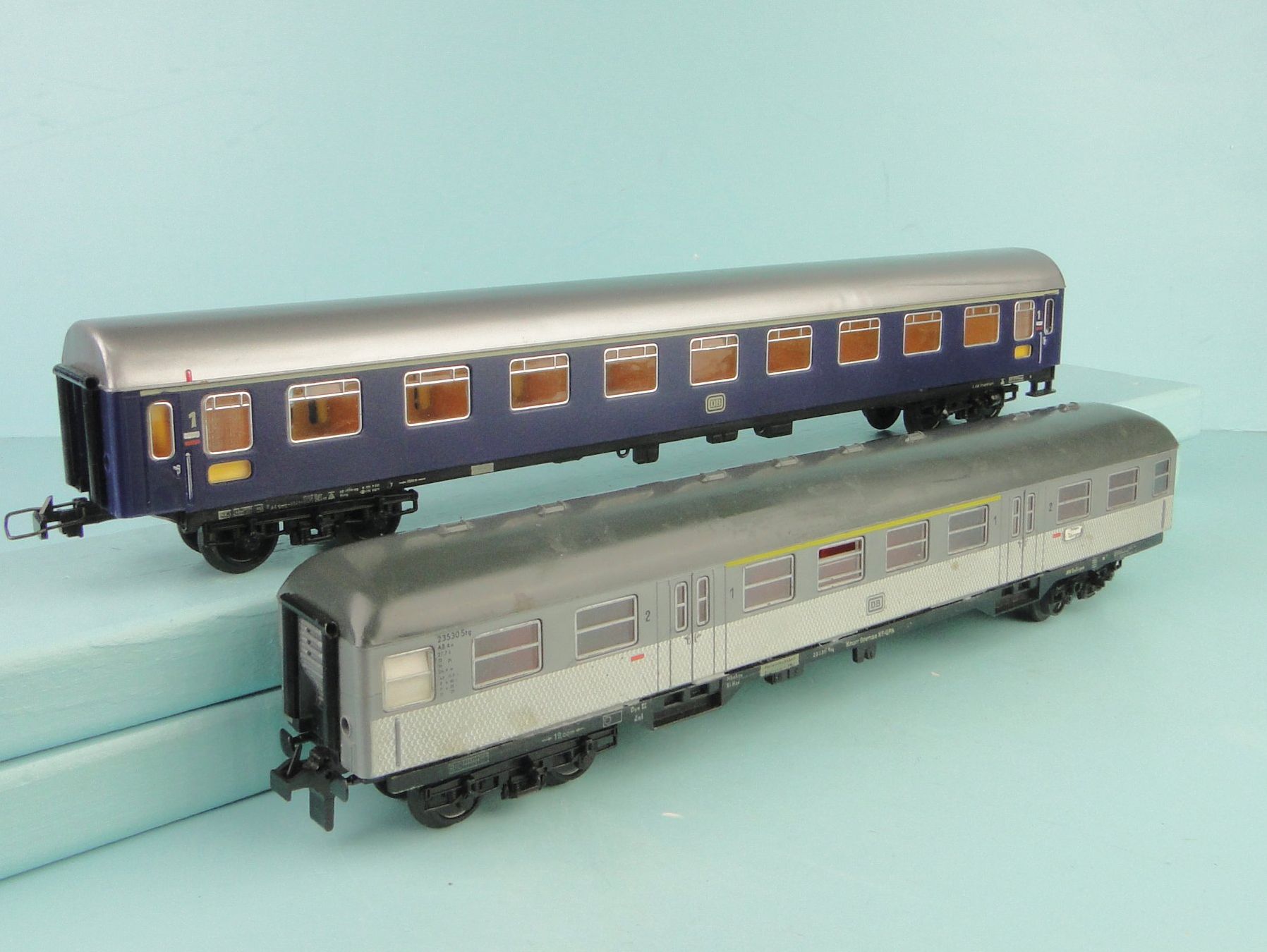 Trix Modelleisenbahnen: Trix Express H0 2 X Personenwagen – Gebraucht aus Bülach von cann11