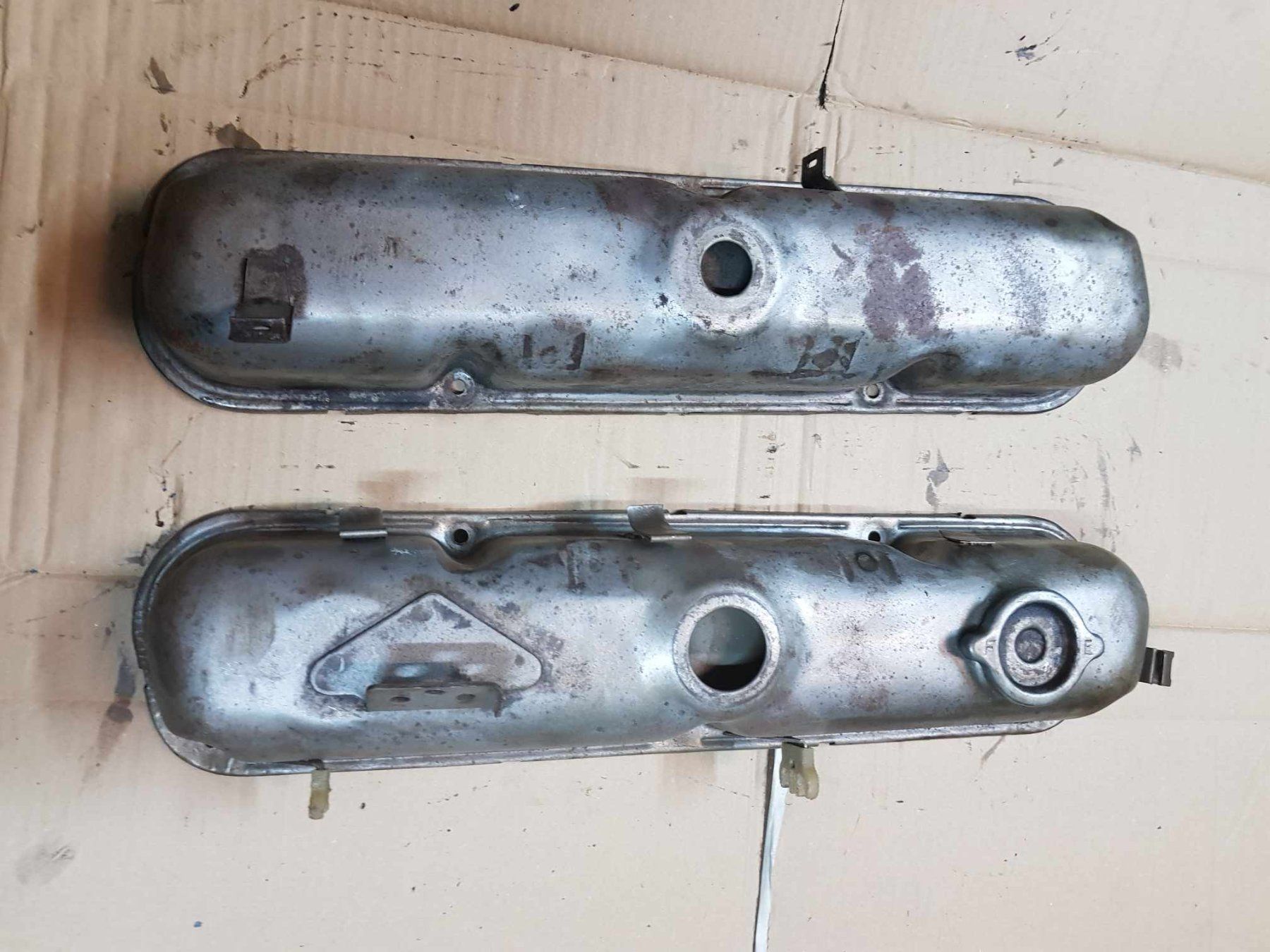 Mopar Tutti pezzi di ricambio auto: Small Block Mopar Ventildeckel – Usato da Niedergösgen venduto da usc_tt5r 2