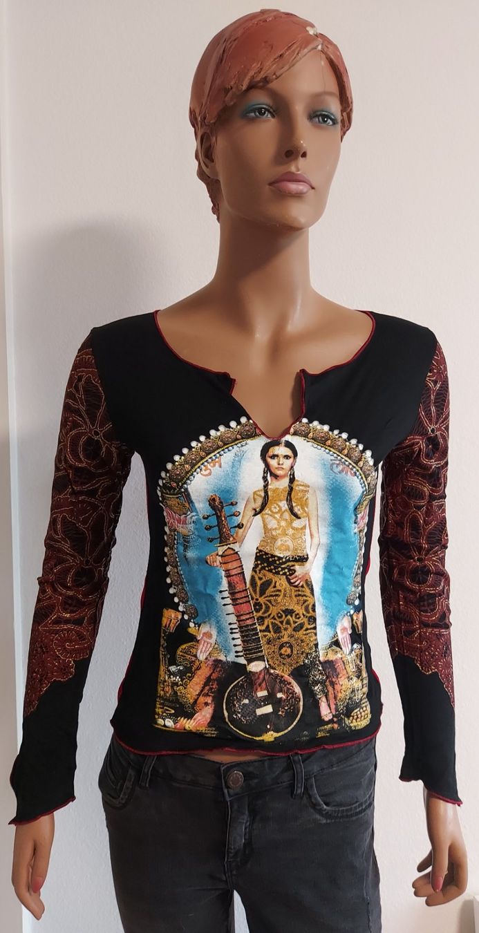Maglioni & Felpe: Boho Langes Shirt Print Muster Rot Schwarz Gr. M – Usato da Basel venduto da Allerlei-Basel