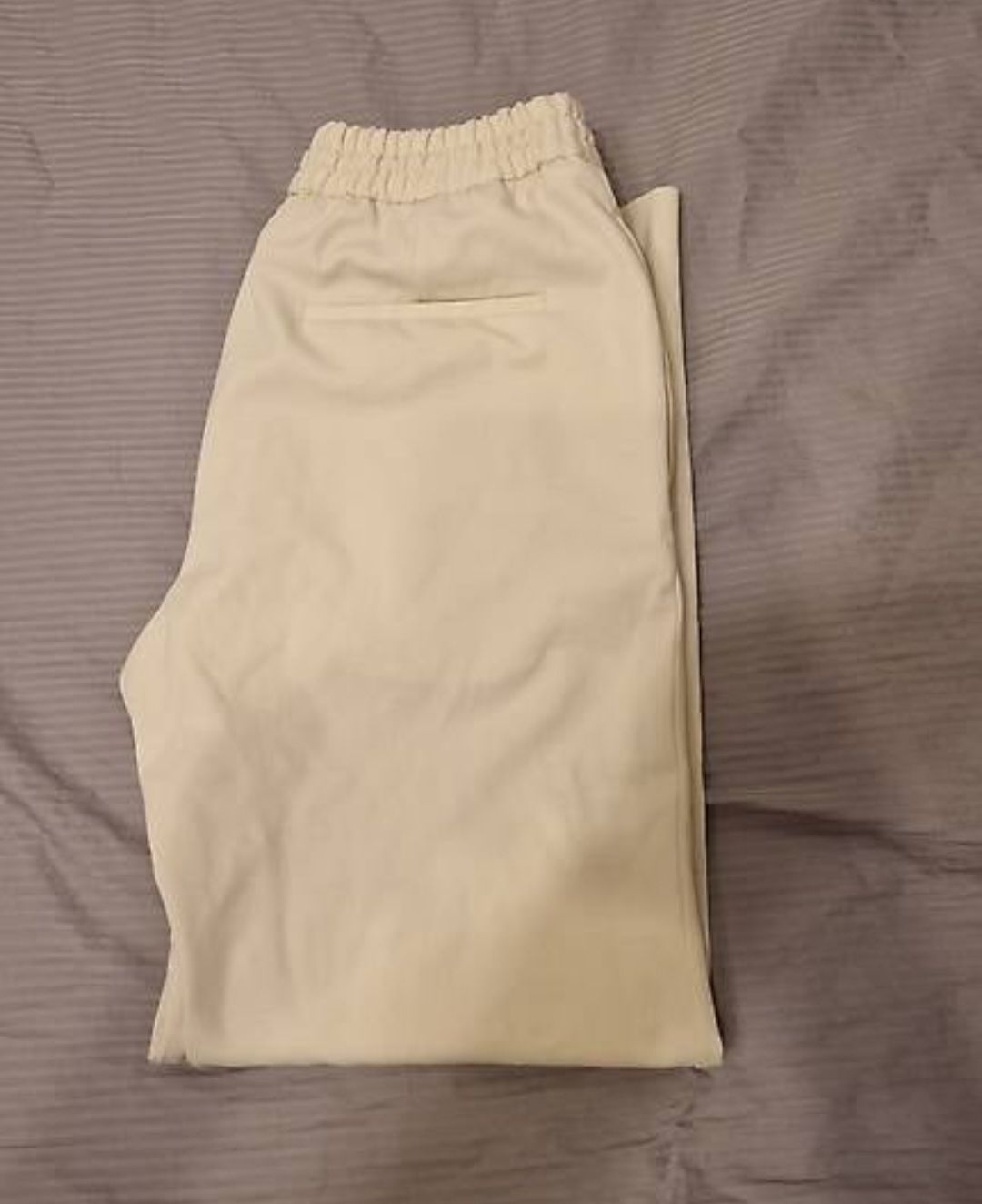 Hosen: Sommerleichte Stoffhose, beige, Grösse L – Gebraucht aus Basel von gio_d9qn