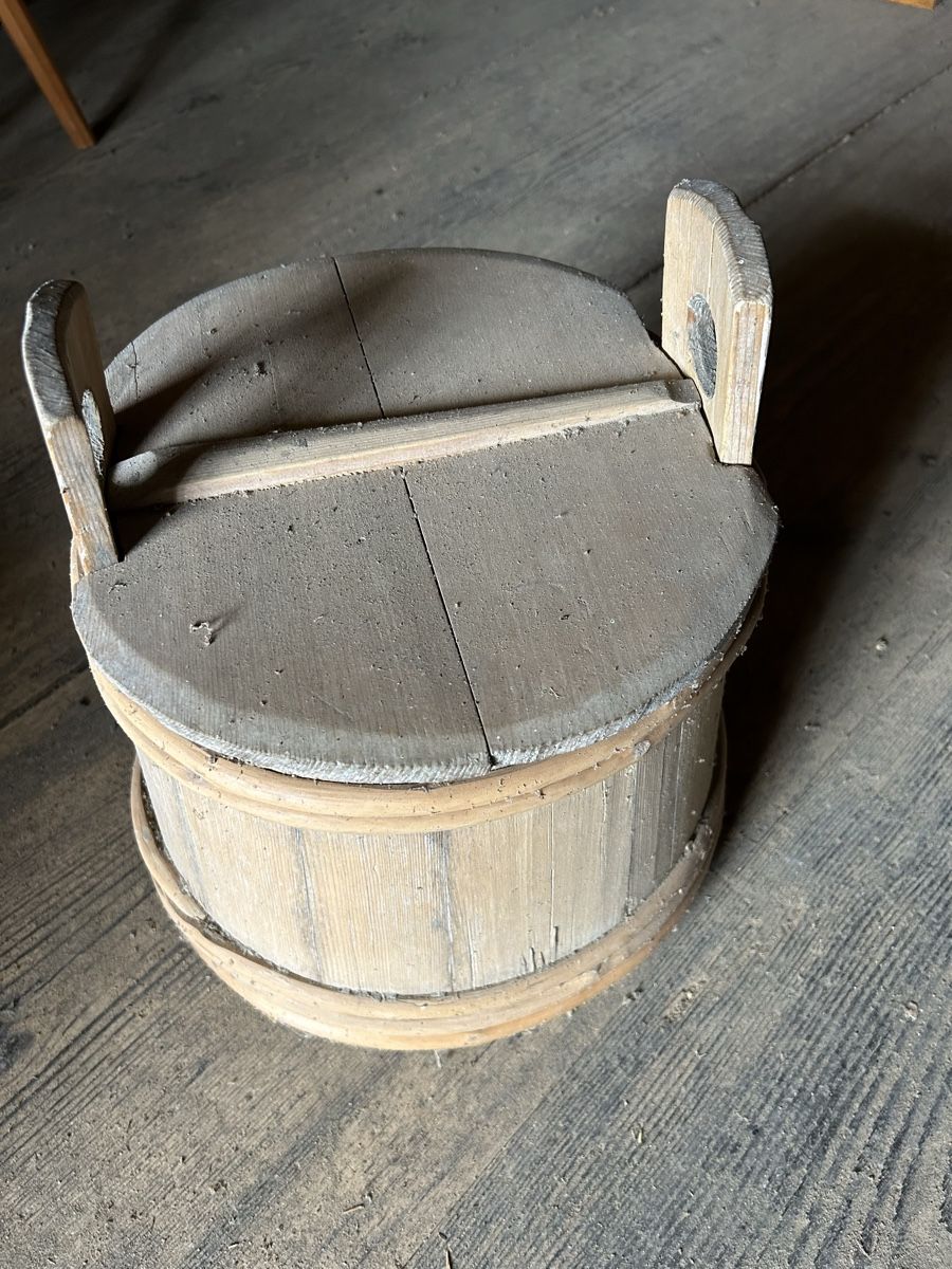 Articoli in legno: Antiker Holz-Eimer mit Deckel, Vintage, Shabby Chic – Usato da Signau venduto da atb_9d6k 1
